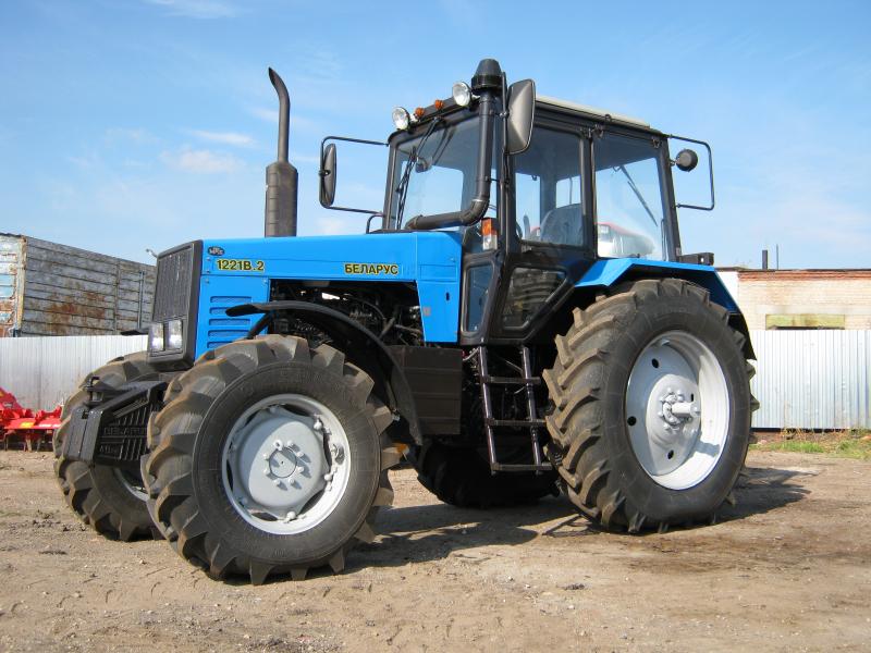 traktor-mtz-1221
