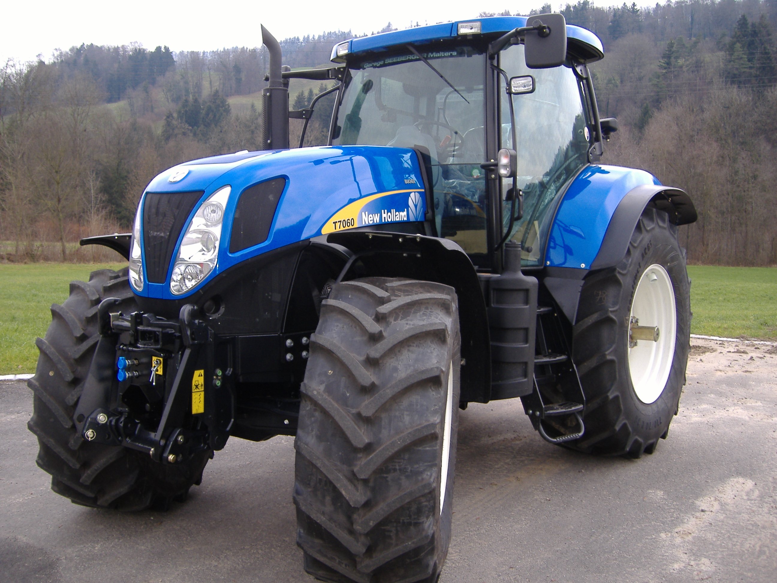 Трактор New Holland t7060. Нью Холланд 7060. Трактор Нью Холланд т7040. New Holland t7000.